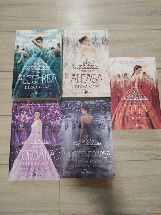 De vanzare 5 volume seria Alegerea de Kiera Cass