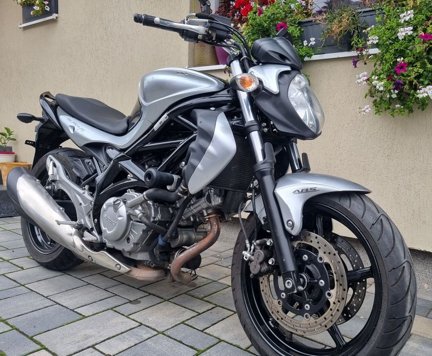 Suzuki Gladius ABS ( SFV 650 A )