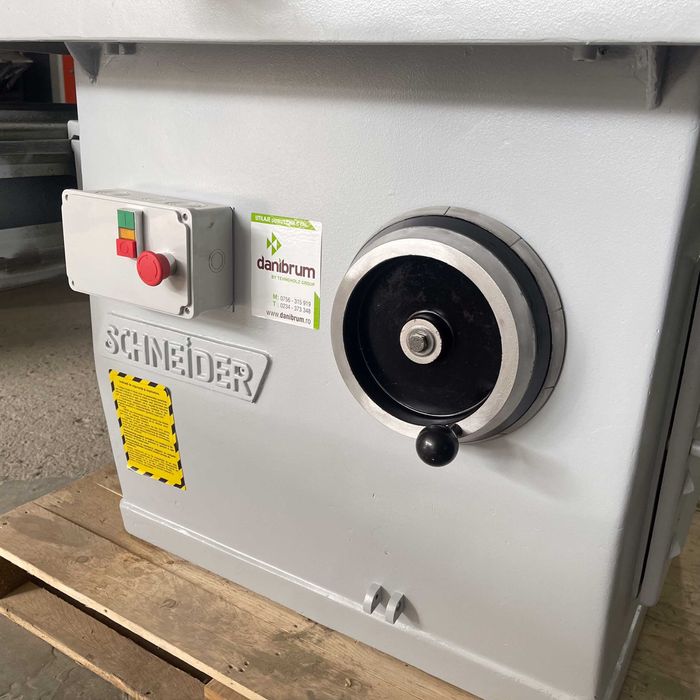 Masina de frezat cu masa mobila Schneider - reconditionat