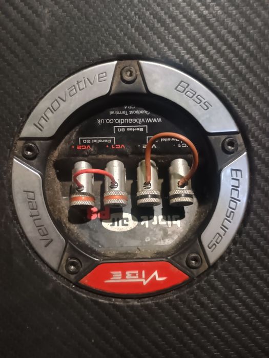 Vând un bas auto de putere mare dif cu 2 bobine 1200 de wați la 2 omy