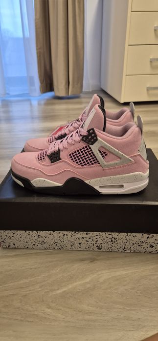Jordan 4 Pink Oreo