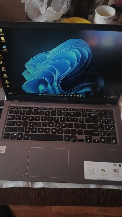 Laptop Asus i7 gen 10 impecabil și Xbox one X