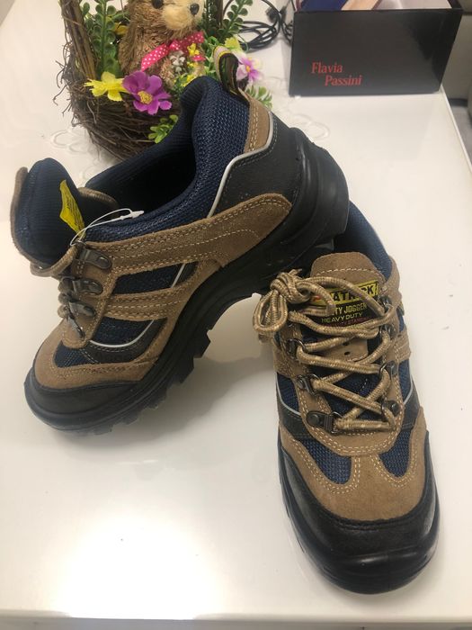 Încălțăminte siguranta marime 37