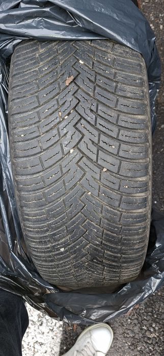 Vând cauciucuri All season  225 45 R19