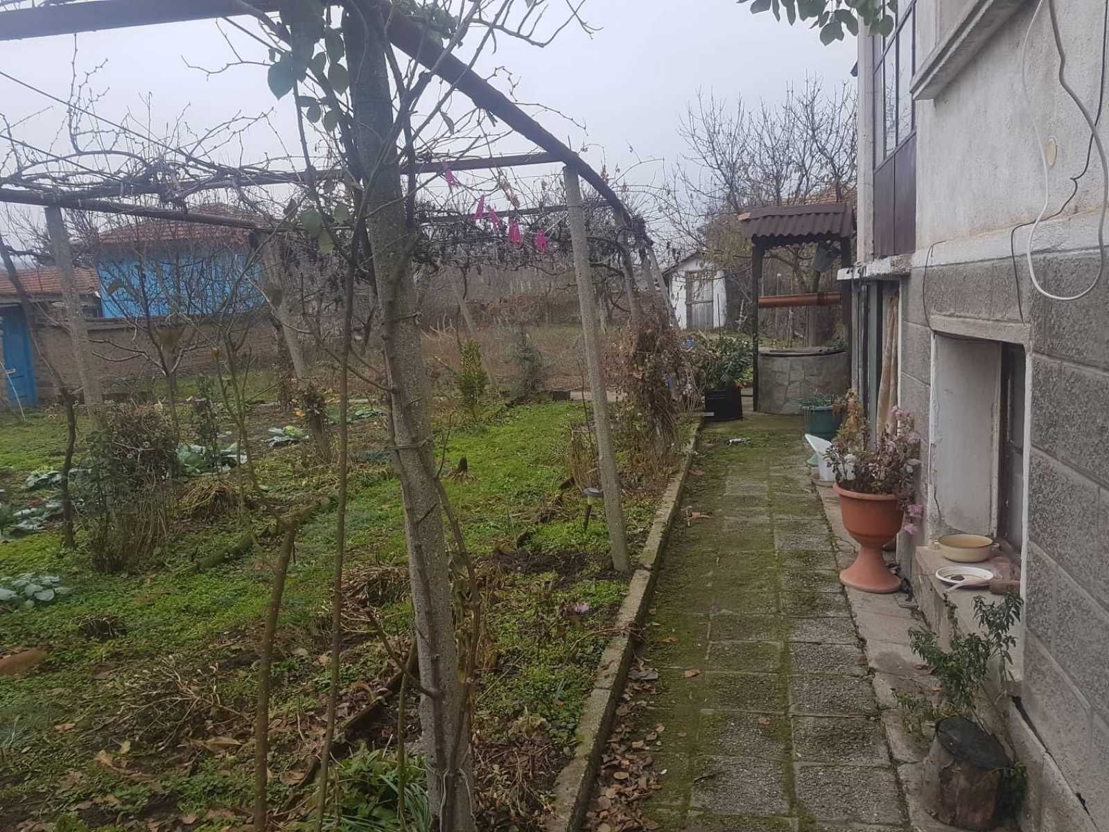 Продажба на къща в с .Леново