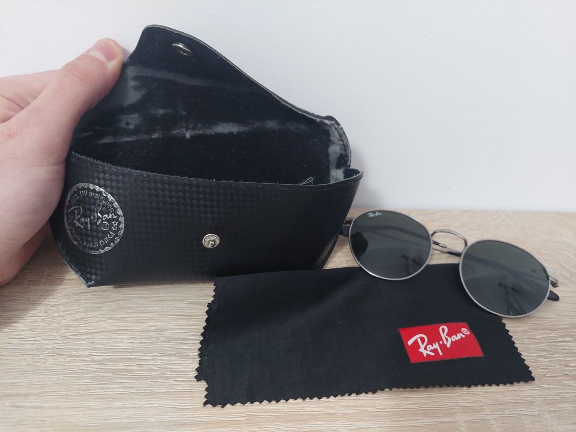 Ochelari rayban pret 150 lei.