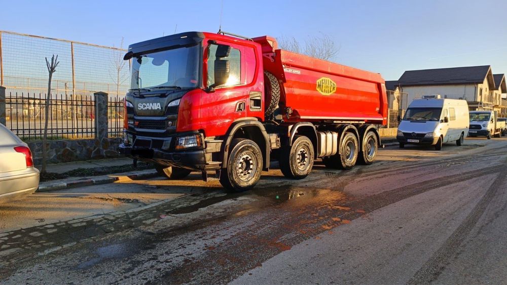 Inchiriere autobasculante 8x4