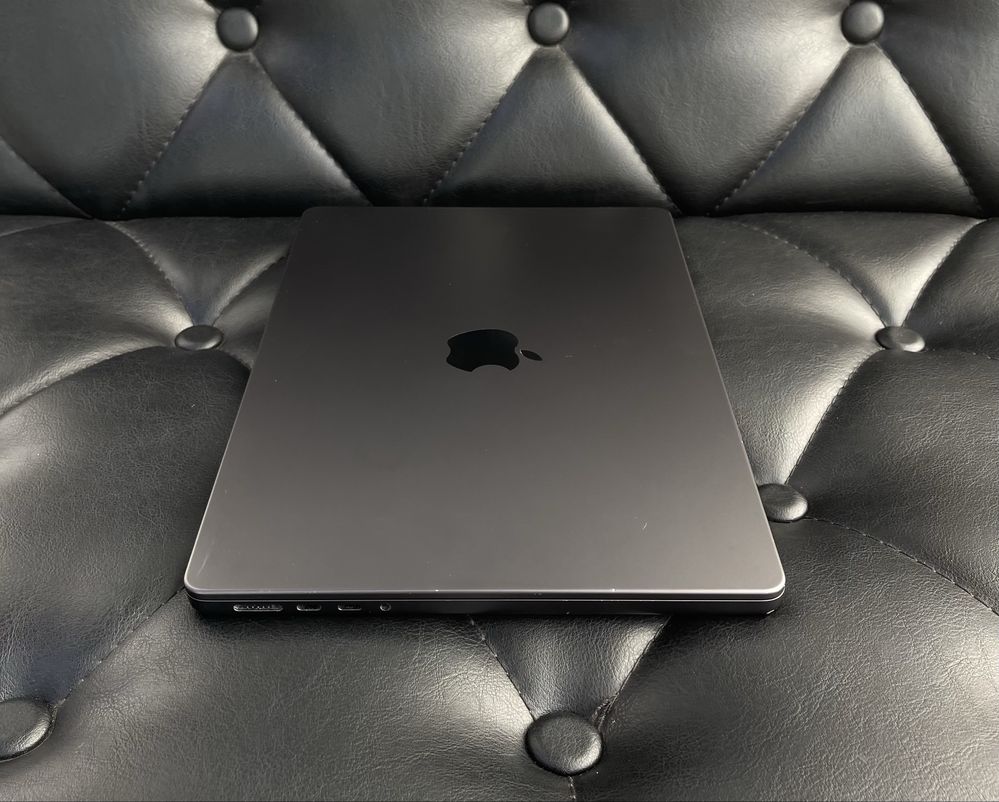 Apple MacBook Pro M3 Pro 14-inch 2023  года в хорошем состояние