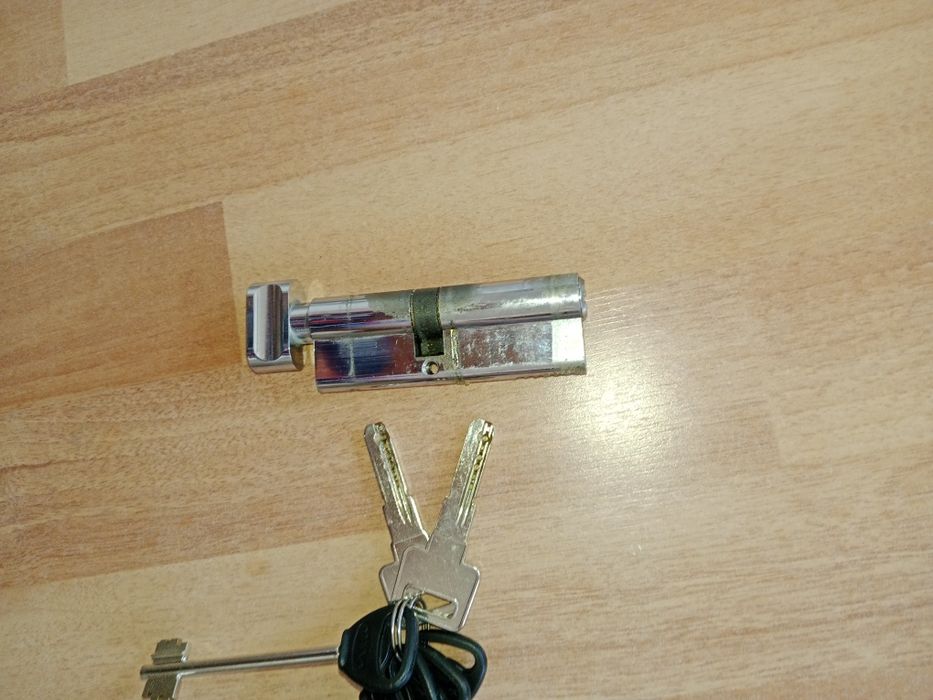 Продам дверной замок сердцевину Торекс за 3000 тенге.