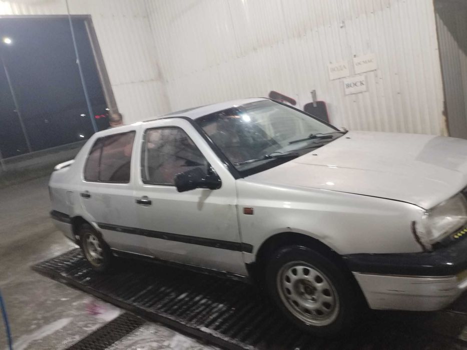 Фолсфаген вента  1,8