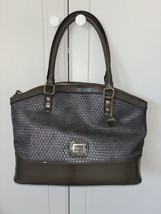 Geanta de umar Guess