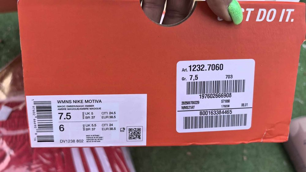 Nike  Motiva оригинални нови дамски сникърси  38.5 номер