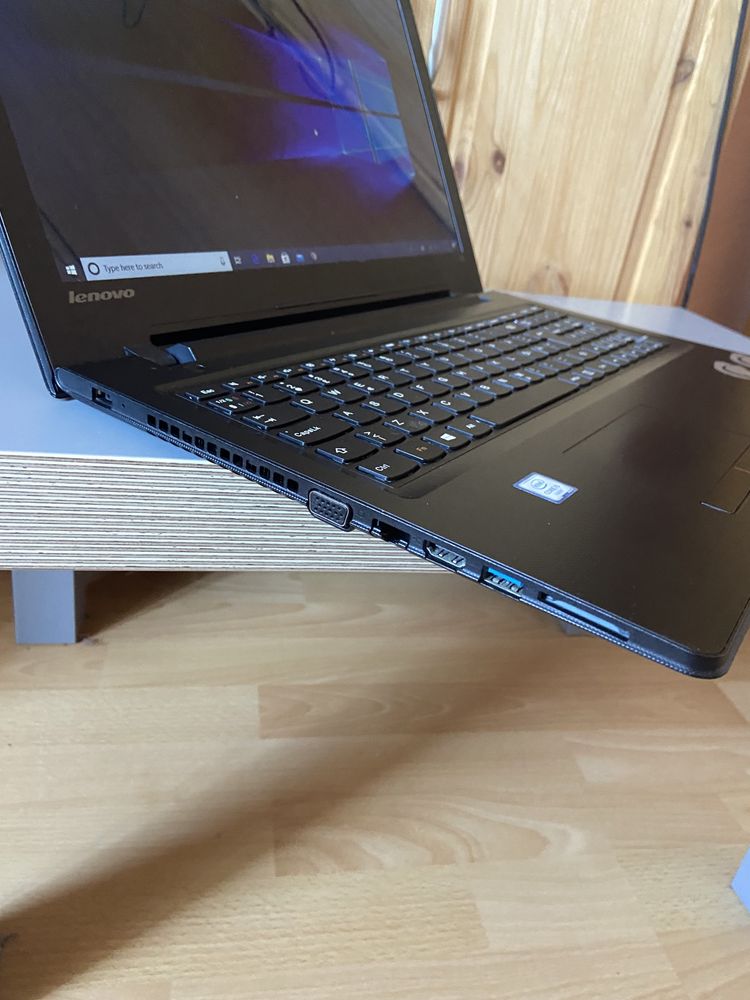 Lenovo 15,6” •Procesor i5-6200U (Gen 6)• 8Gb ram • SSD