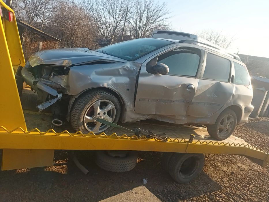 Пежо 206 комби 2000d 90 коня цяла на части