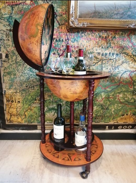 Глобус Бар дърво