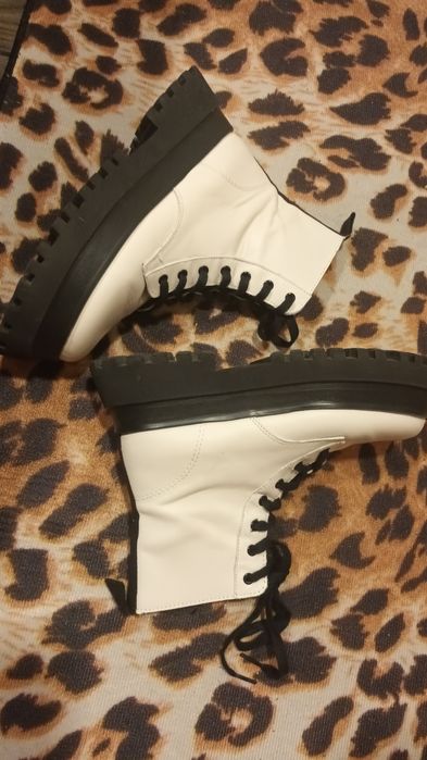 Ghete zara nr 39, stare foarte bună, ușoare , călduroase și comode