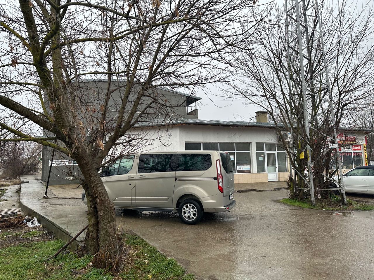 Продава се Магазин в Добрич, Център - 1300 кв.м за 416 €/кв.м - Снимка #4