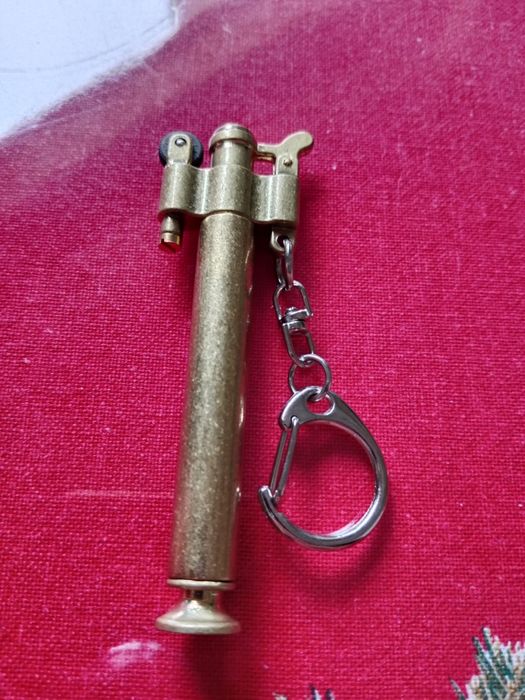 Тонкая, латунь, изящные формы.