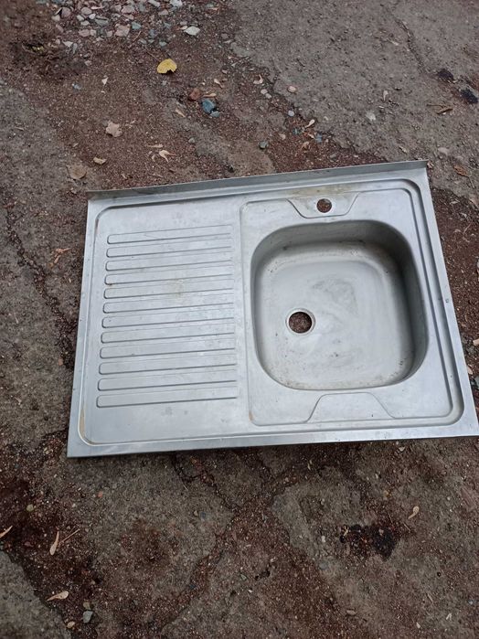 Продам раковину металлическую в хорошем состоянии