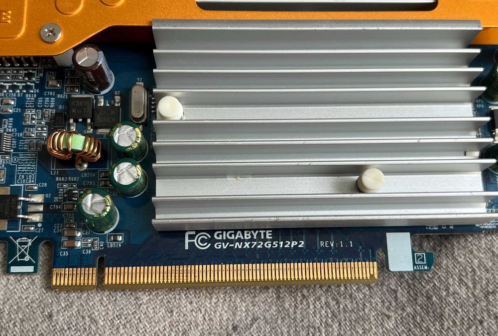 Placa video Gigabyte GeForce 7200 GS 256MB DDR2 PCI Express DVI VGA