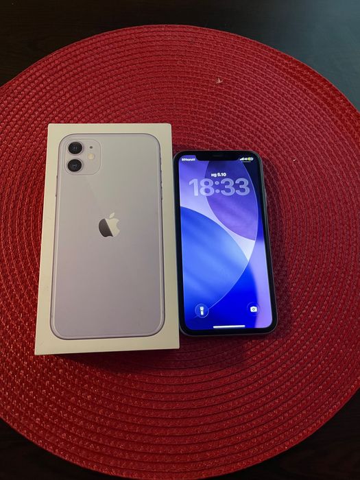 iPhone 11 лилав + 15 калъфа + 5 протектора – отлично състояние