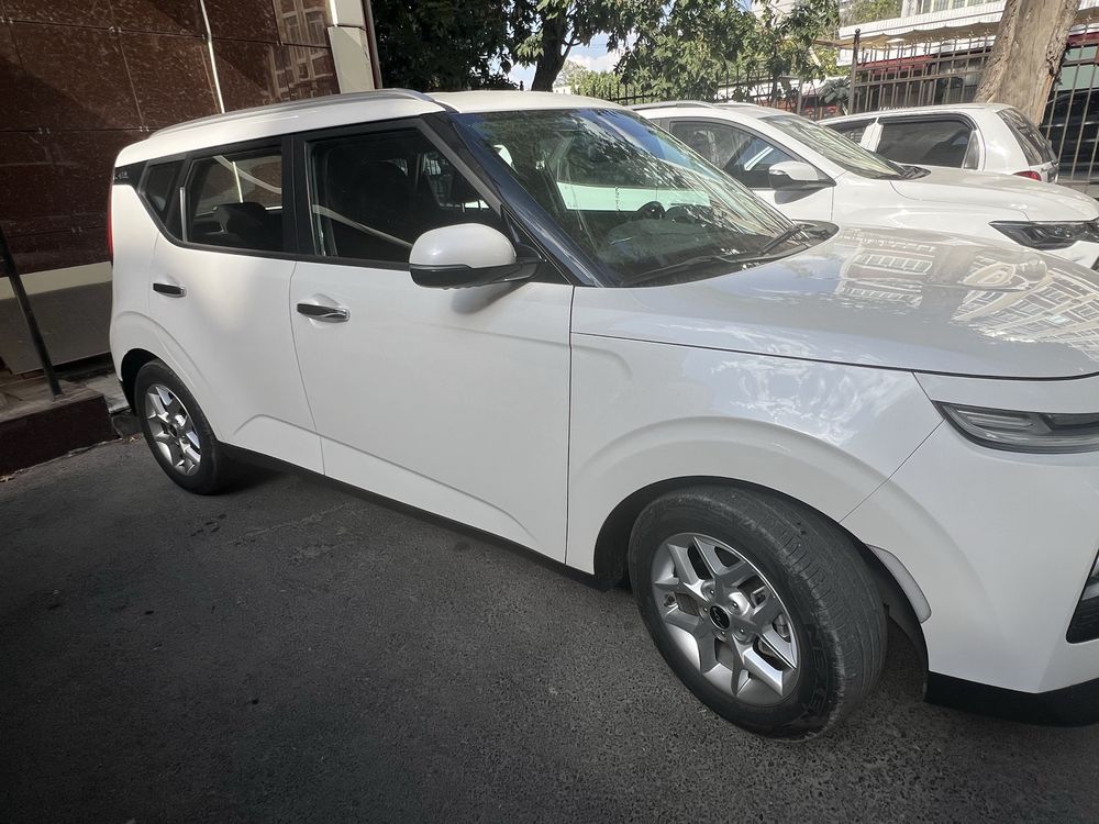 Kia soul 2022 год, цвет белый. пробег 21000.