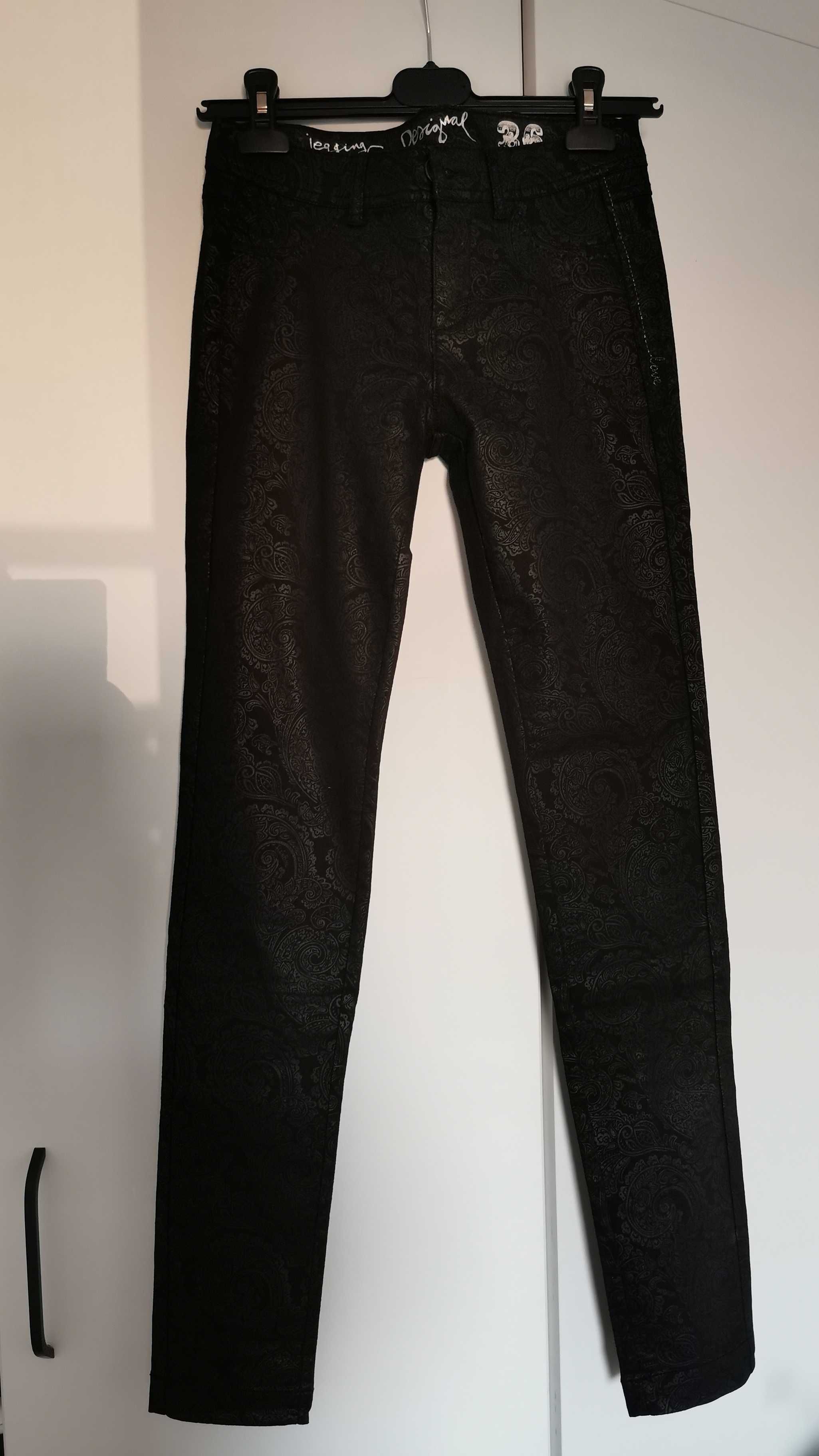 Pantaloni Desigual negru