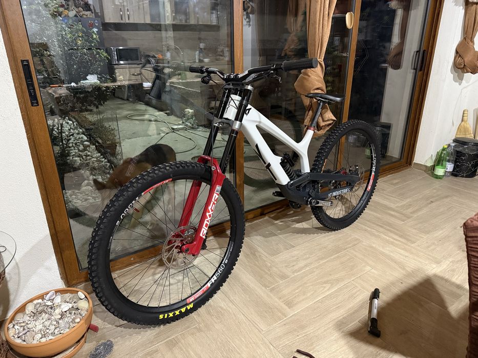 YT Tues Carbon Pro 29’ (L) (Trek,Specialized,Demo,Scott,Drag,DH)