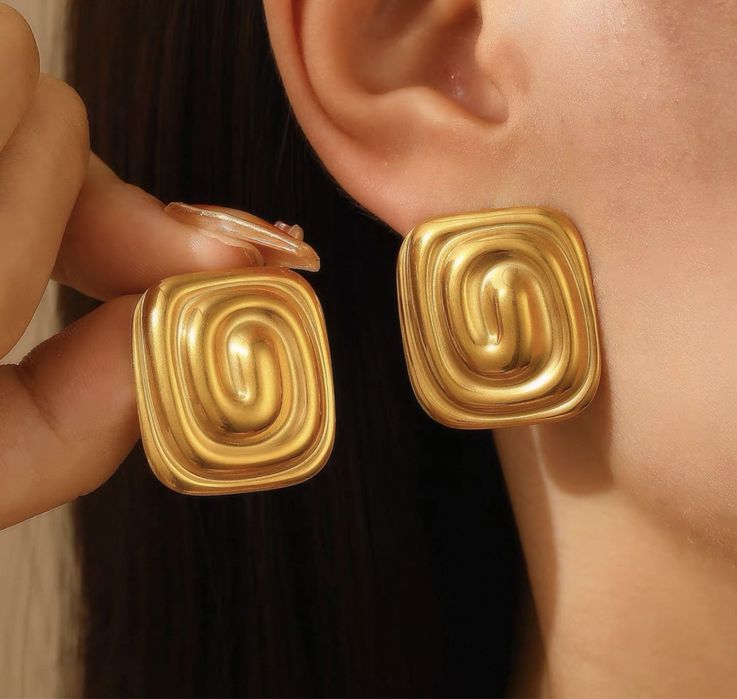 Серьежки в стиле Old money