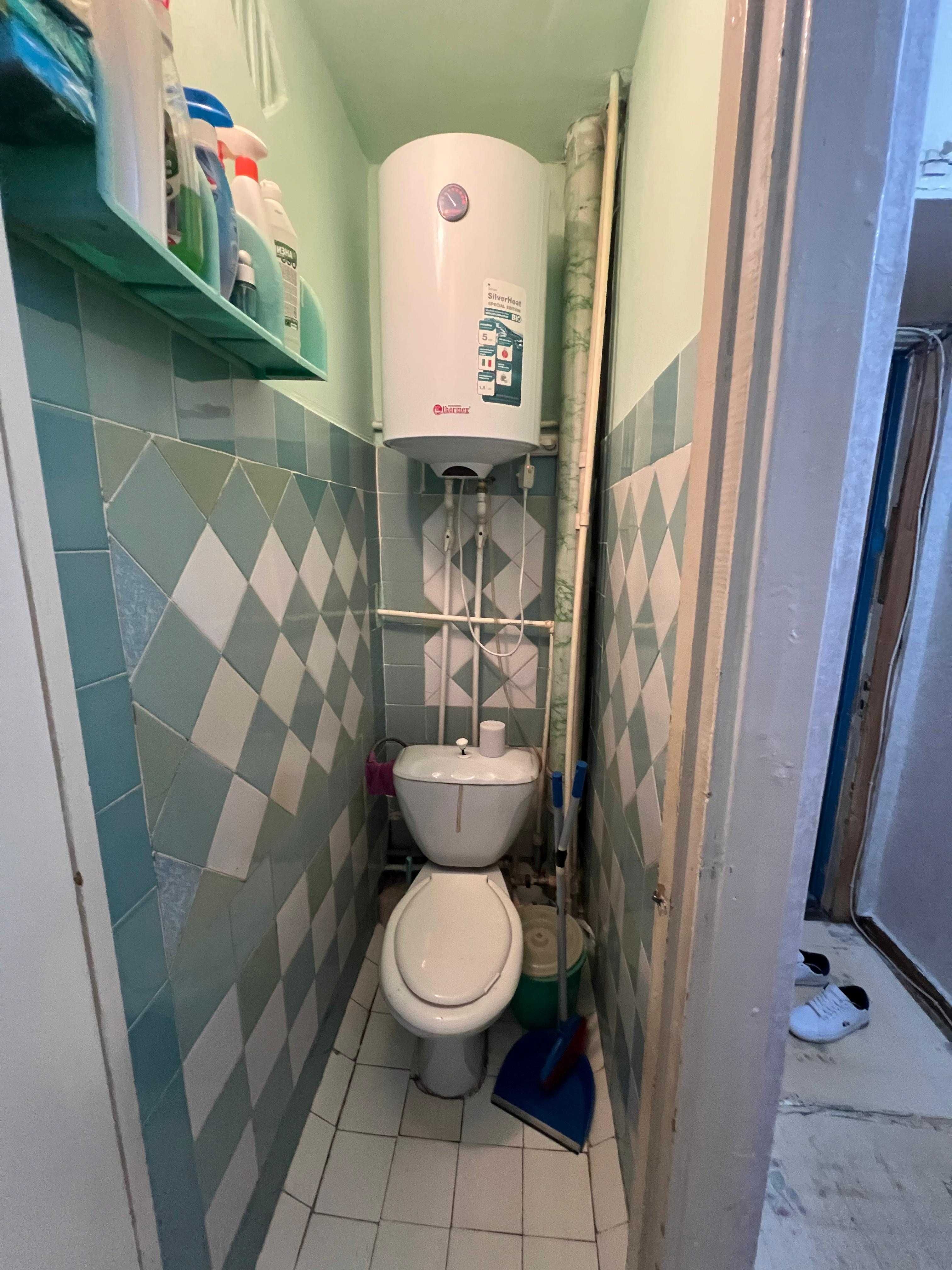 Продаю 2-комн. Абдирова, распашонка, не угловая, 3 этаж, зол.квадрат