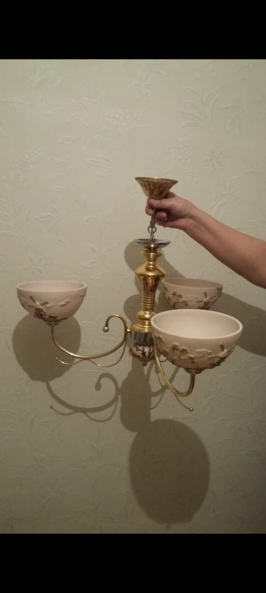 Продам люстру трёхрожковую