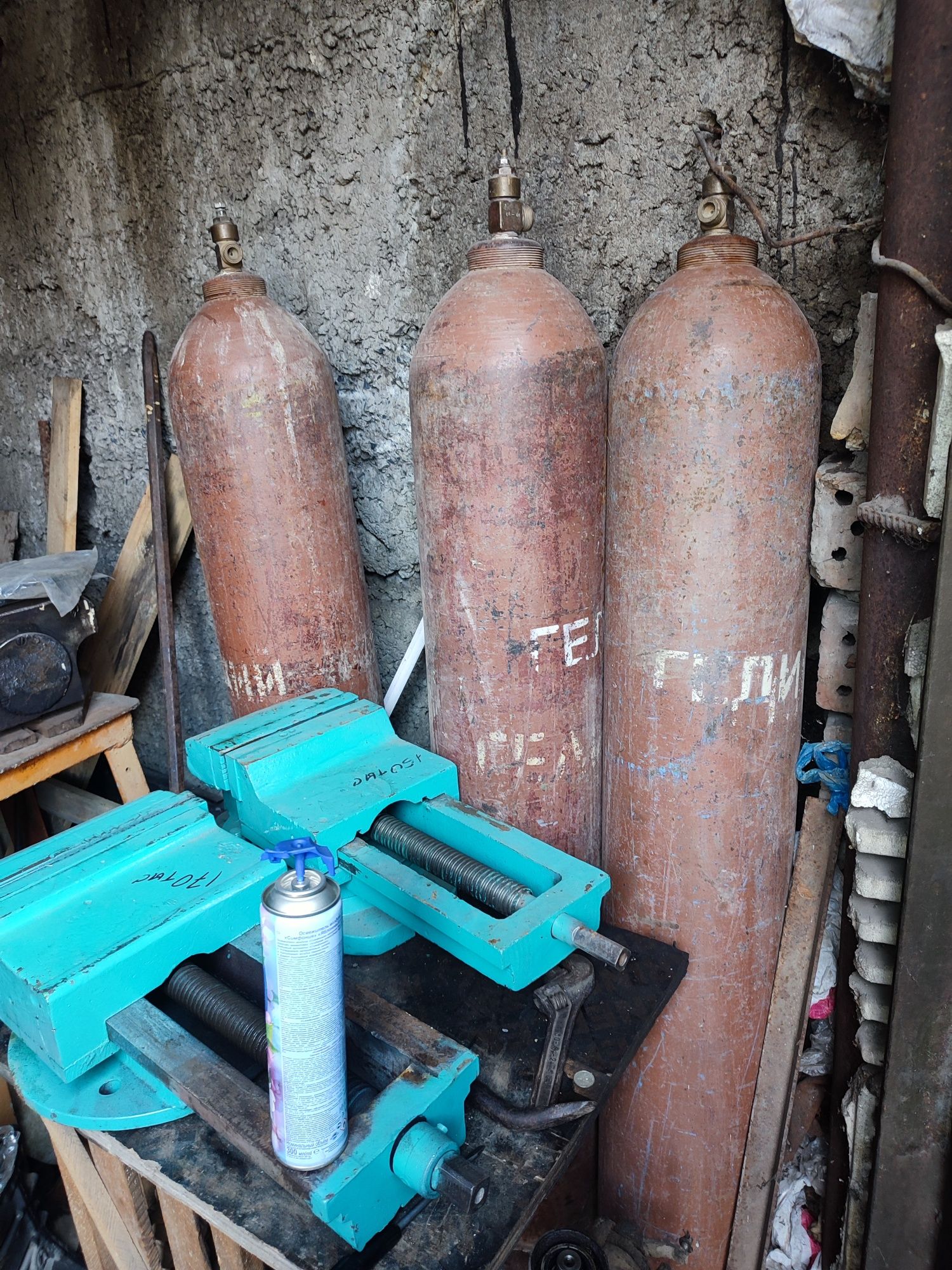 Баллон газовый тиски инструменты