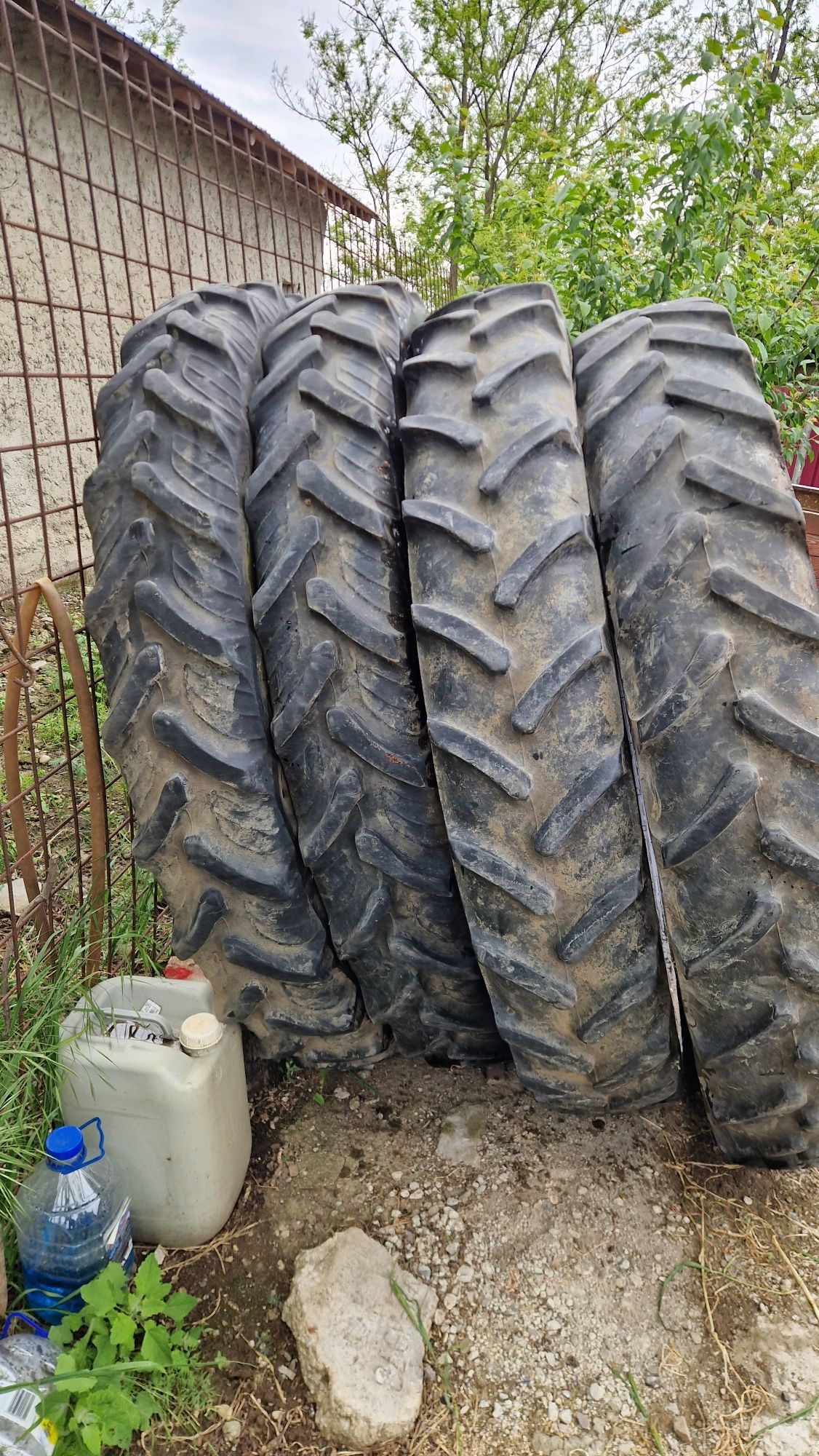 Vând anvelope agricole 230/95r32