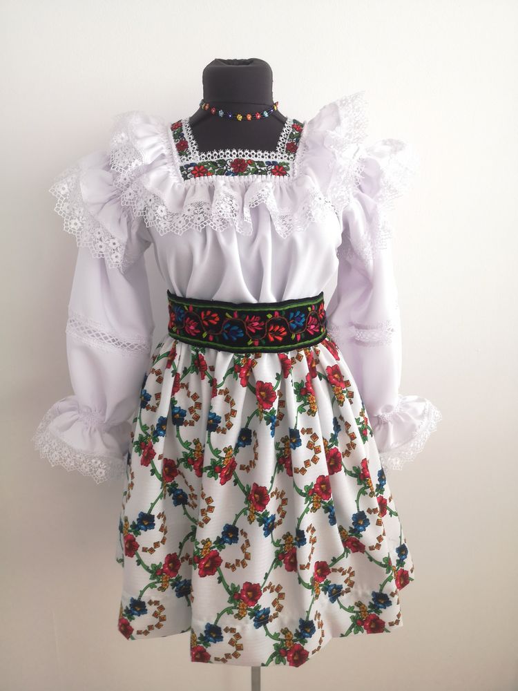 Costum traditional pentru femei de Maramures