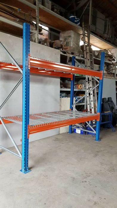 Rafturi metalice pentru depozitare