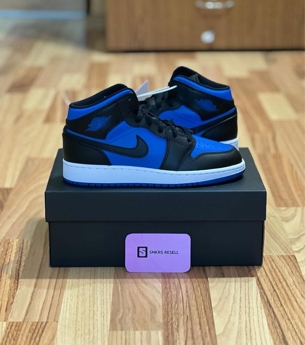 Jordan 1 Mid Royal