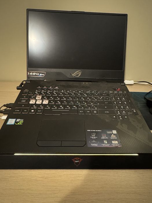 Asus rog strix scar 2 GL704G