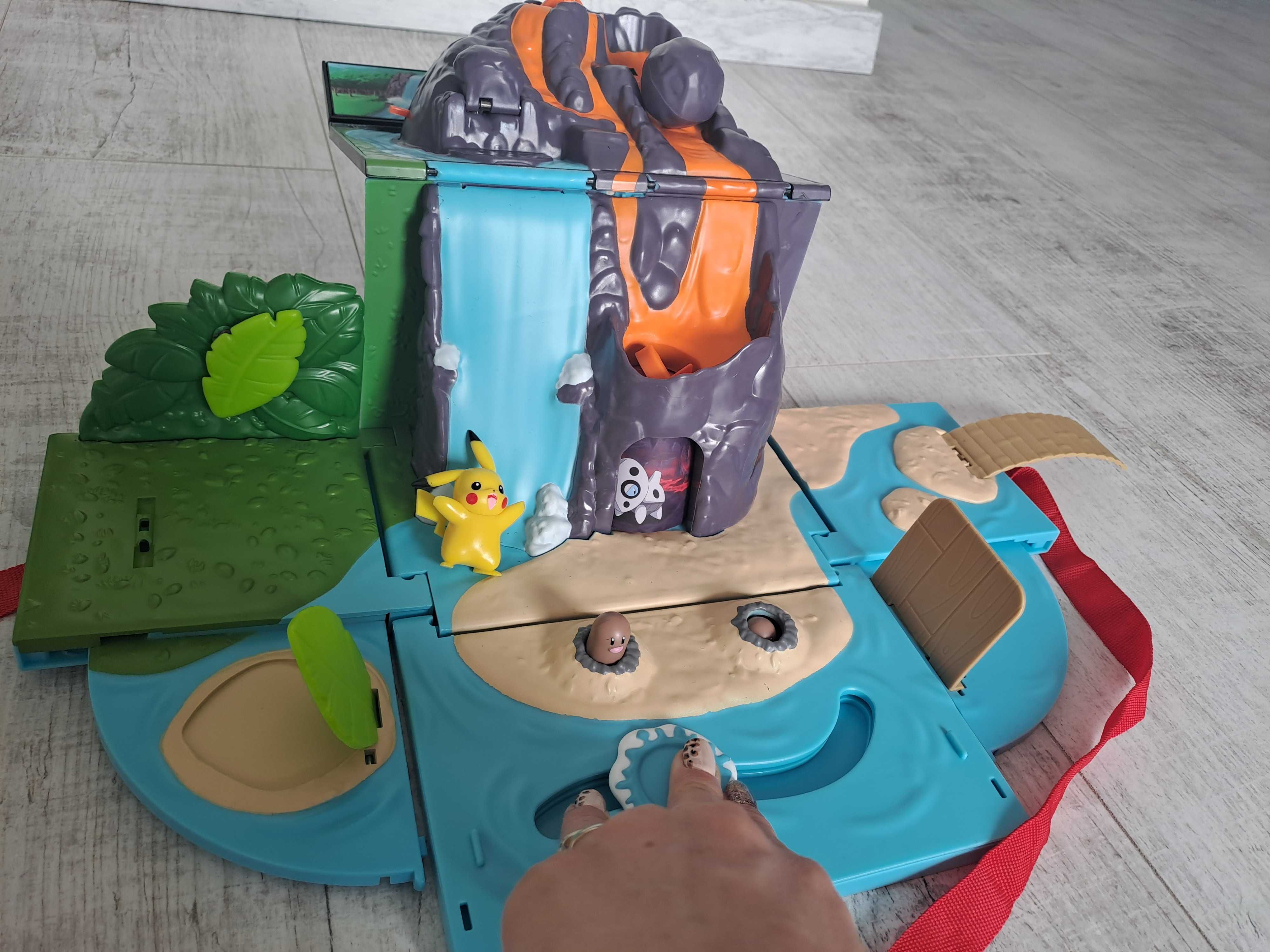 Vand set de Joaca Pokemon Carry Case Volcano Playset