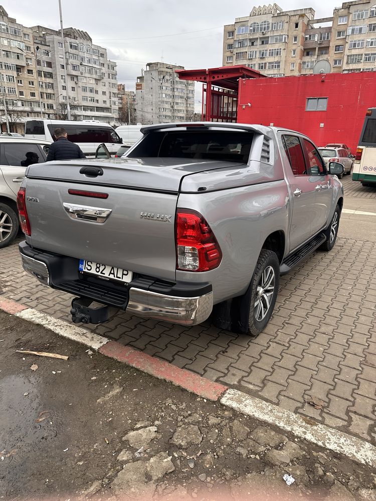 TOYOTA HILUX 2,4D Invincibile