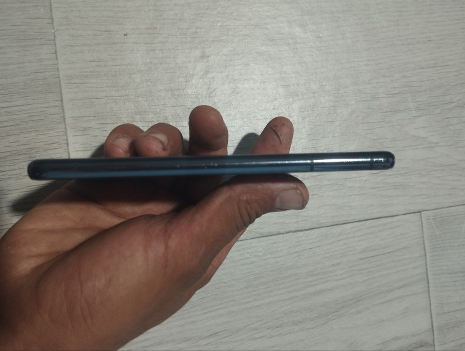 Es 21 5g xotirasi 8/256  tel radnoy 
Holati idiyal xotira8/256
Polni r