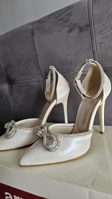 Обувки на висок ток - нови