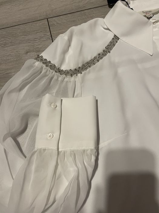 Бяла официална риза с камъни