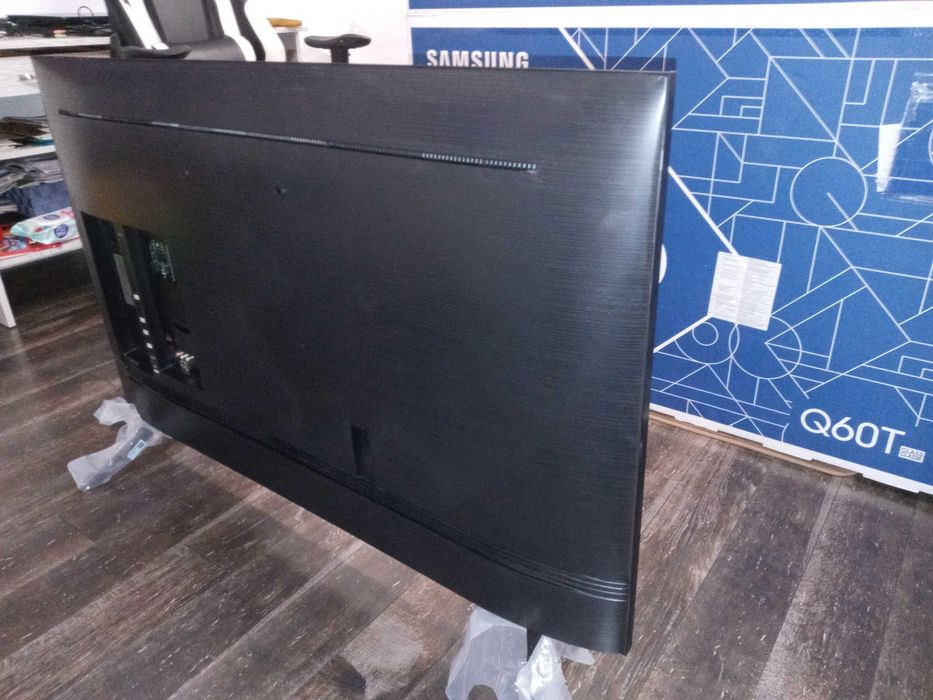 Телевизор Samsung QLED  50 инча Q60T