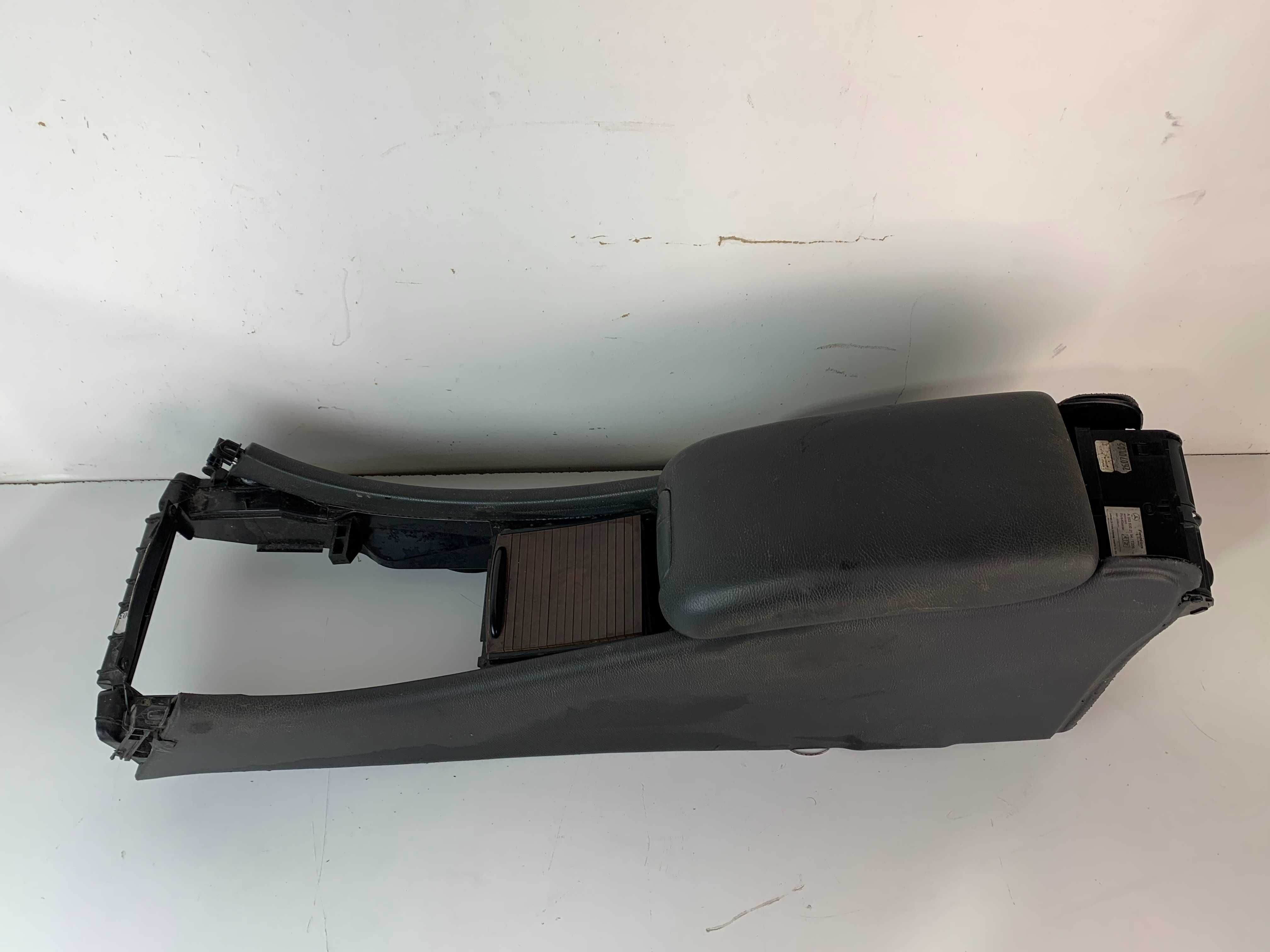 Подлакътник Mercedes-Benz C-class W203 (00-04)г.