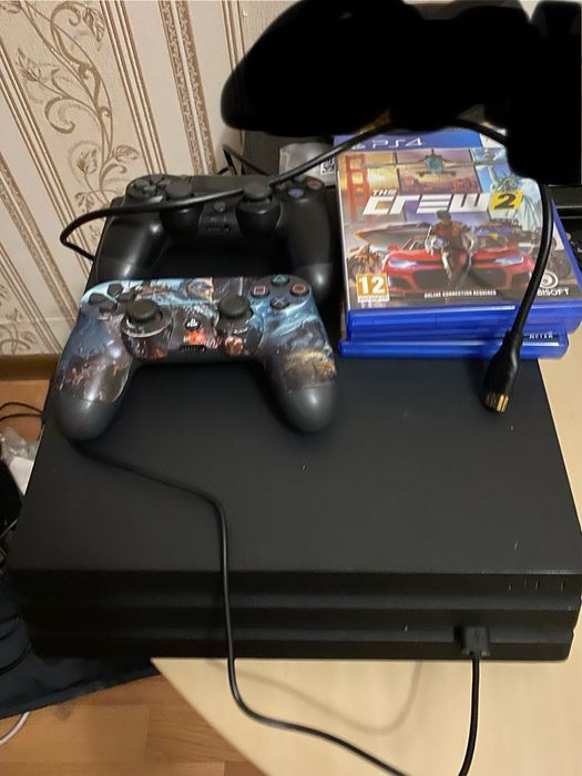 Продам приставку PS 4 PRO