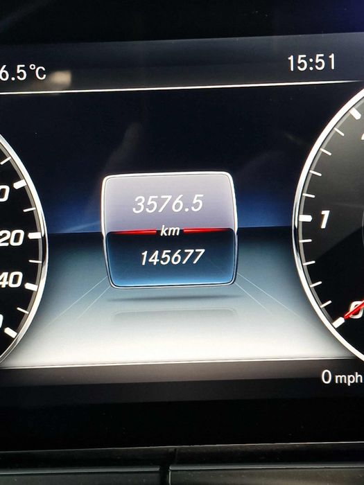 Mercedes benz E 220 AMG LINE( PREMIUM PLUS) G