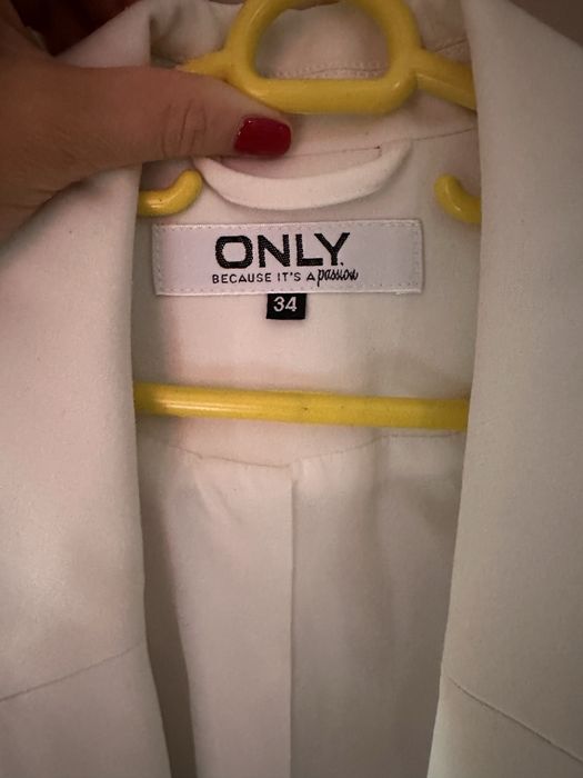 Бяло сако 34 номер