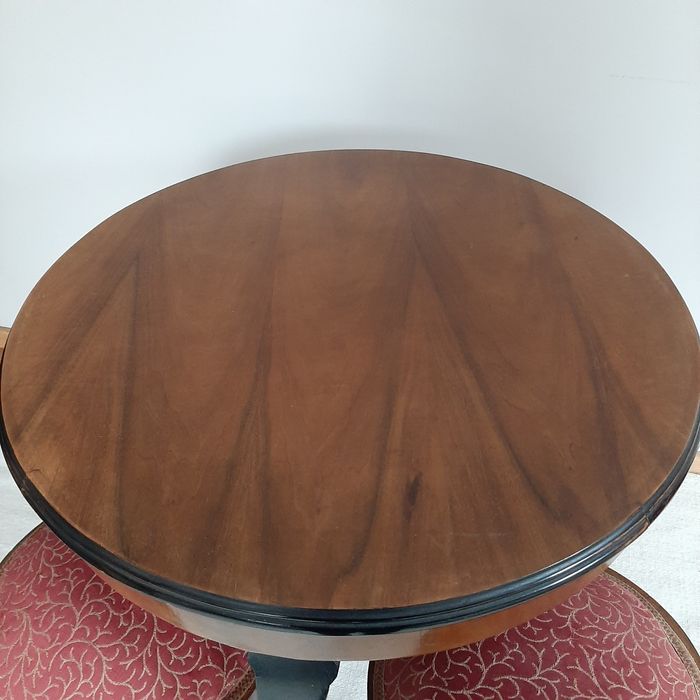 Masuta veche pentru cafea cu patru taburete