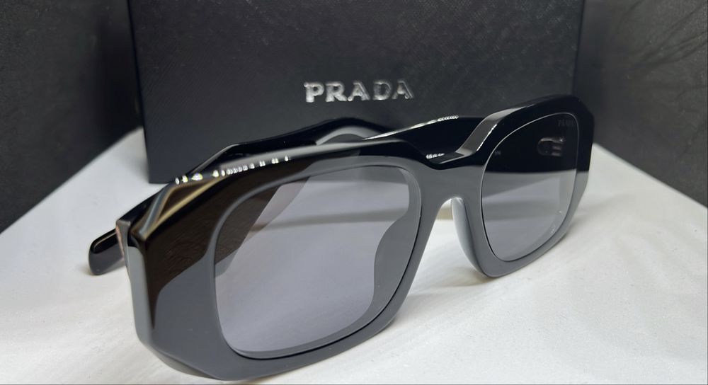 Слънчеви очила Prada