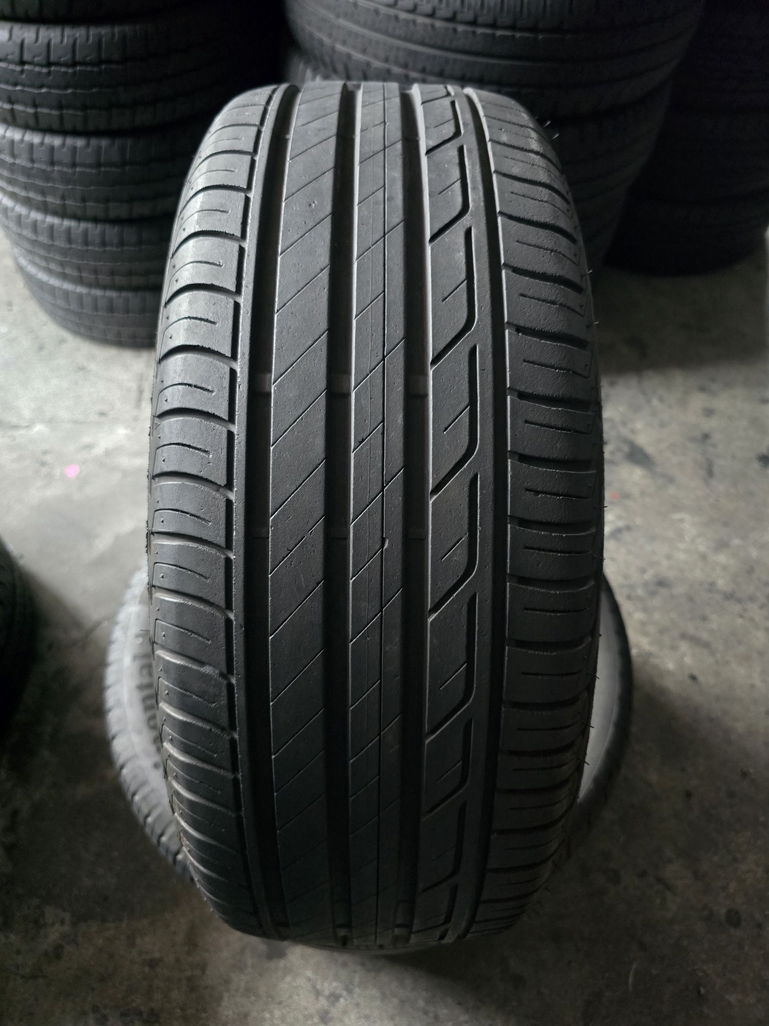 Bridgestone 215/55 R17 94V vară